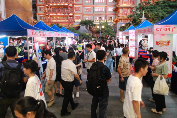 北京街西湖路举办首场百日千万招聘专项行动暨越秀区北京街招聘夜市活动.png
