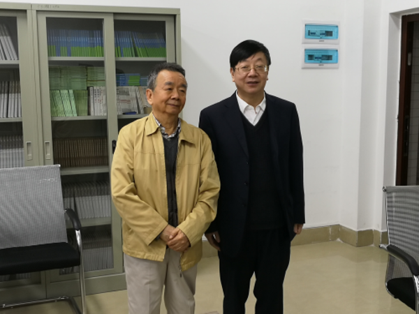 相片二：市人社局陈玉元一级调研员（市副局级，右一）与张景中院士合影（左一）.jpg