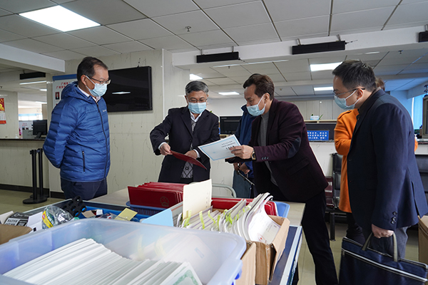 王健局长听取中心安全工作汇报1.jpg