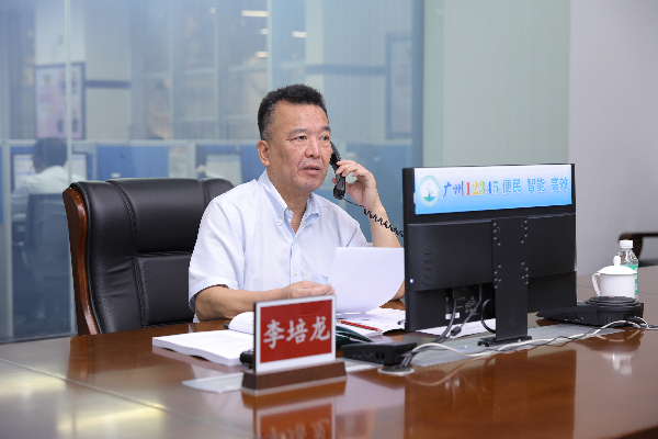 听民声 解难题 暖民心局领导接听12345群众来电.png